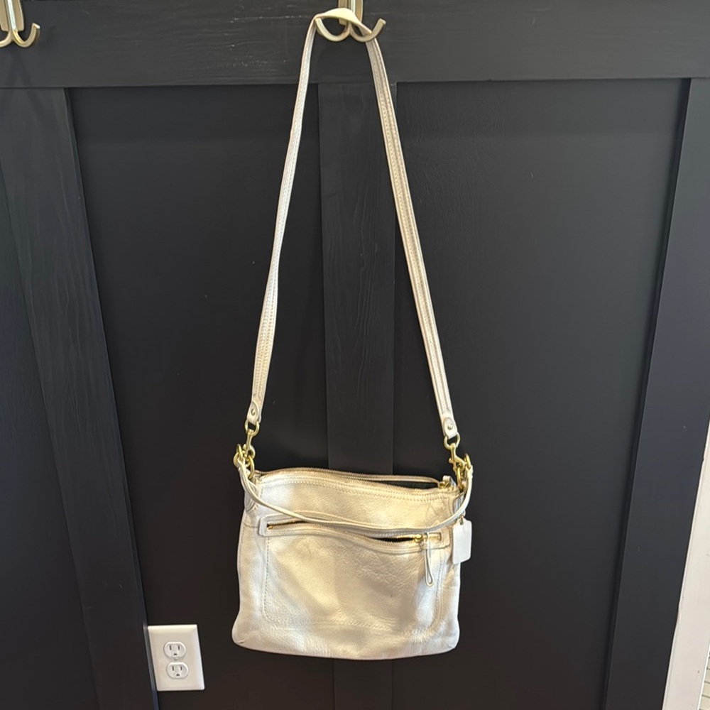 Elegant Coach Cream Shoulder Bag